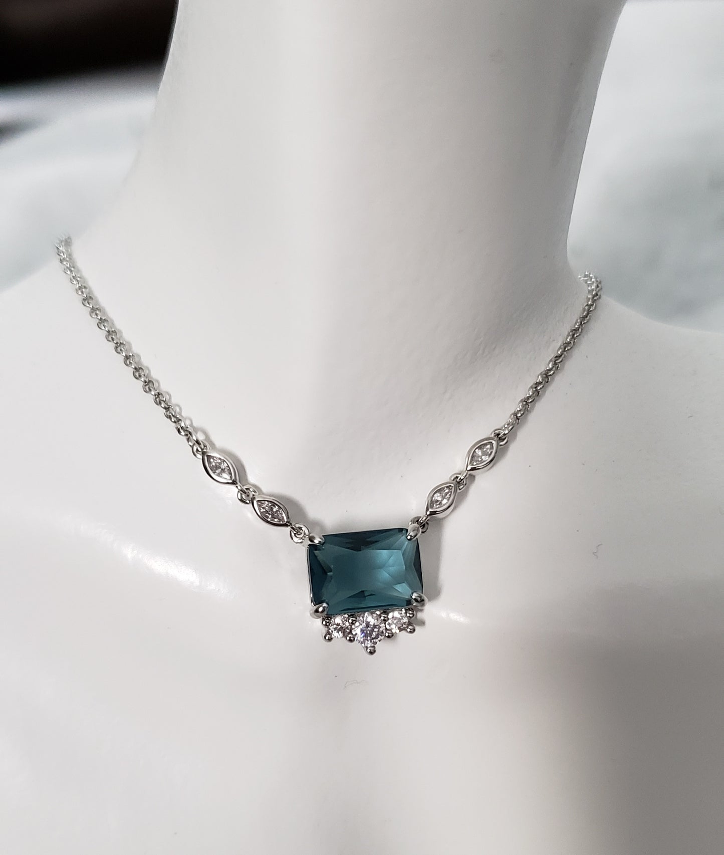 Blue Sapphire Necklace (18 Inch)